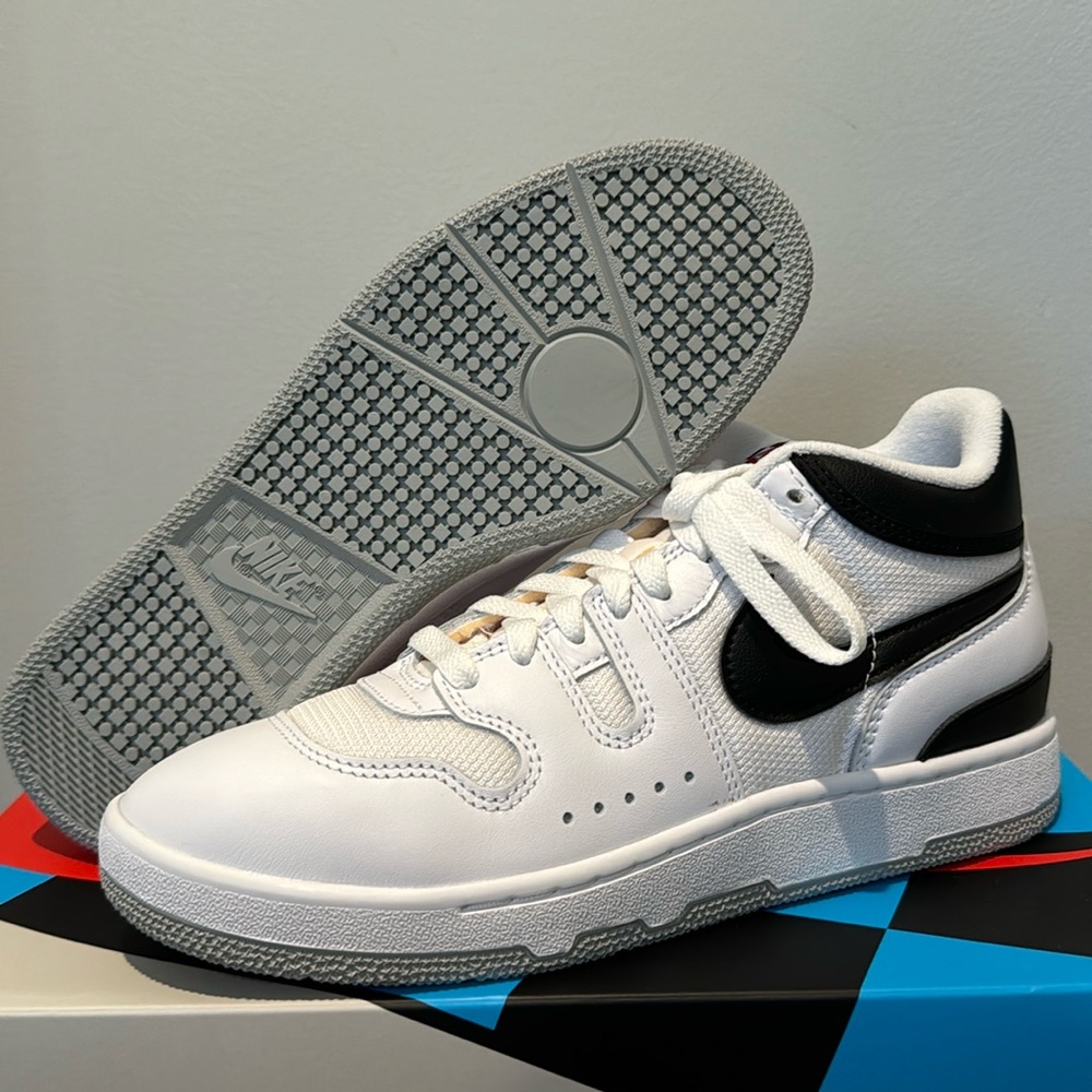 Deadstock Nike Attack QS Men’s Size 7.5, Women’s 9